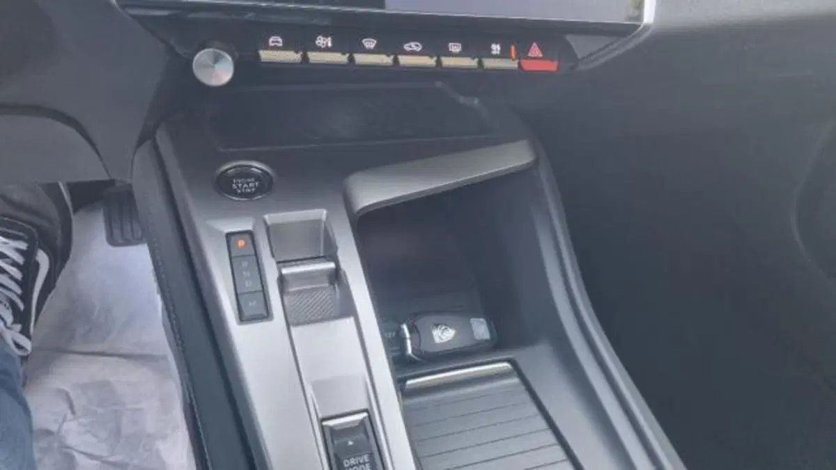 Peugeot 408 usata a Savona (19)