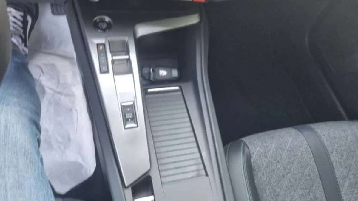 Peugeot 408 usata a Savona (20)