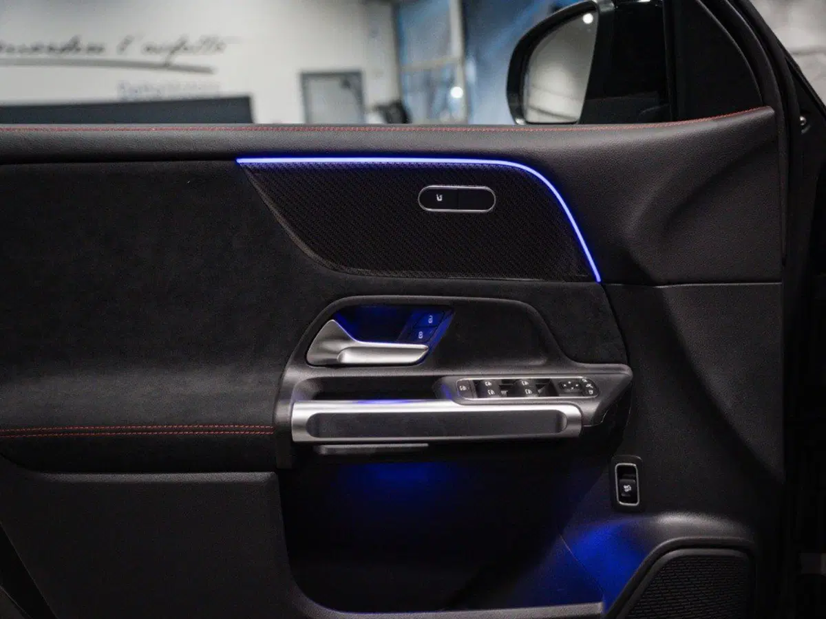 Mercedes-Benz GLB nuova a Ancona (14)