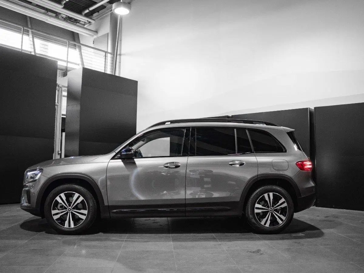 Mercedes-Benz GLB nuova a Ancona (2)