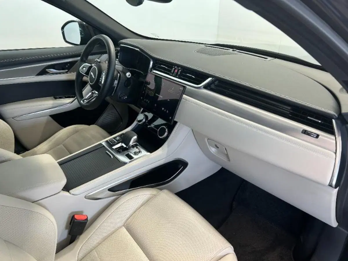 Jaguar F-Pace usata a Venezia (12)