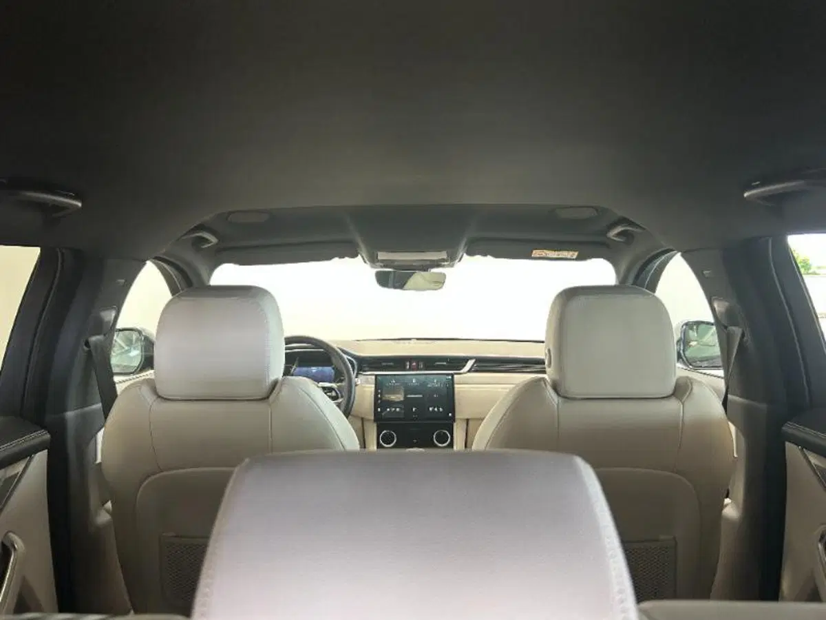 Jaguar F-Pace usata a Venezia (15)