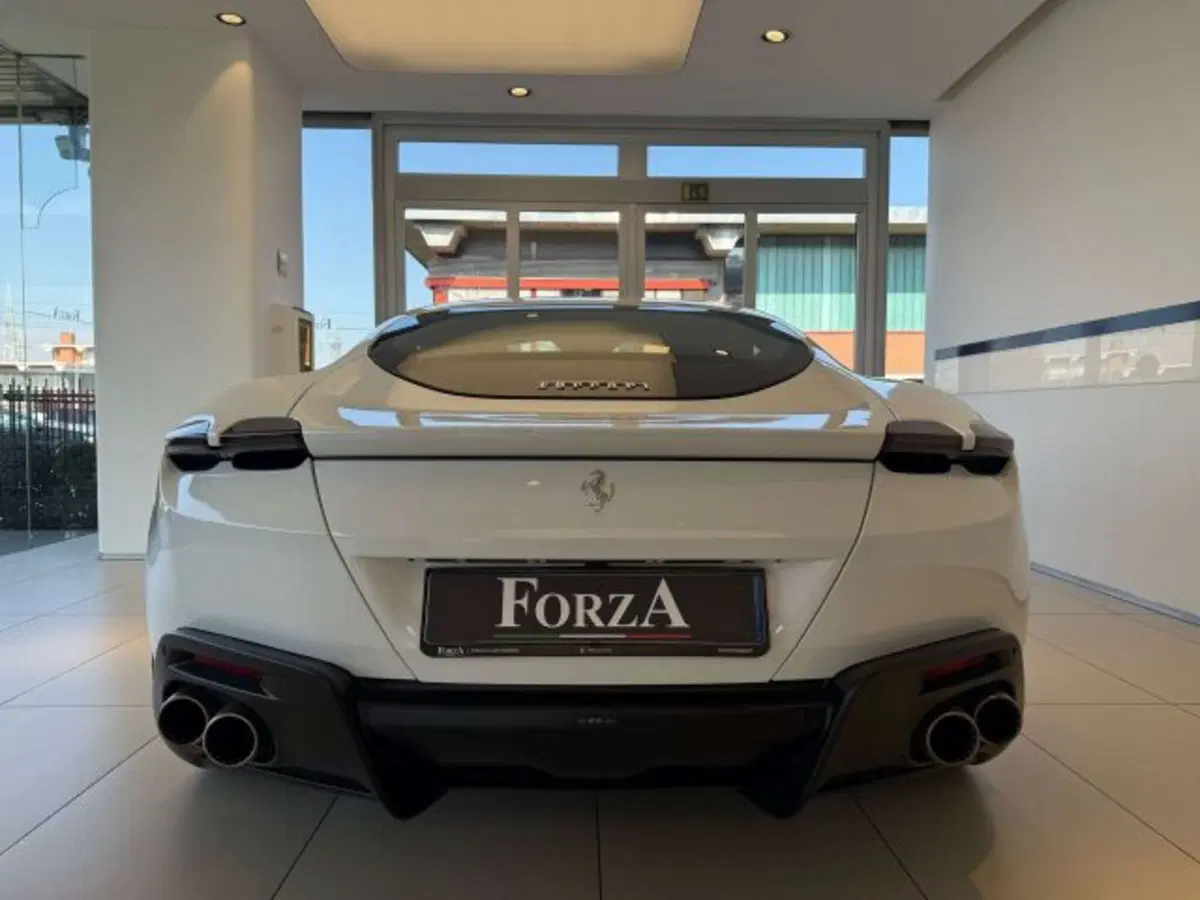 Ferrari Roma Spider usata a Torino (15)