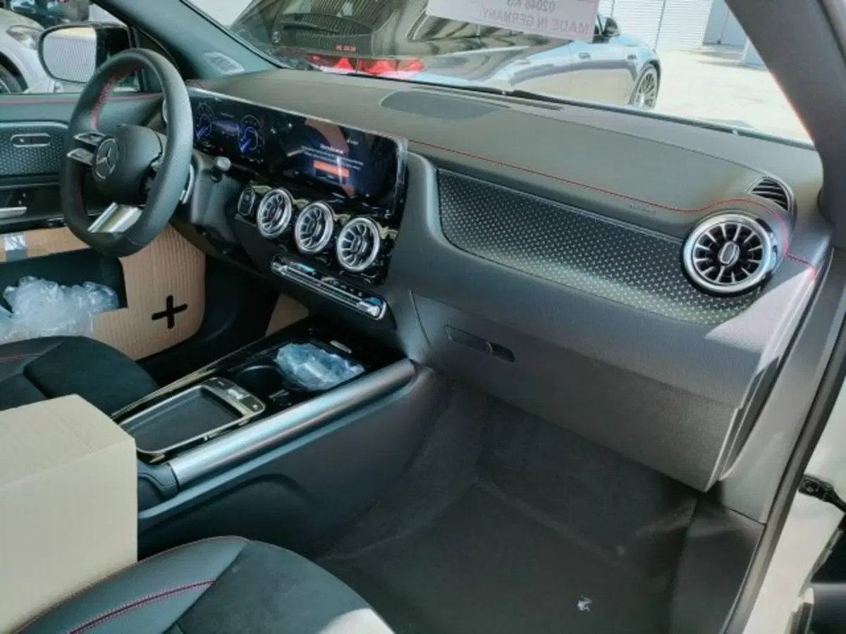 Mercedes-Benz EQA nuova a Teramo (13)