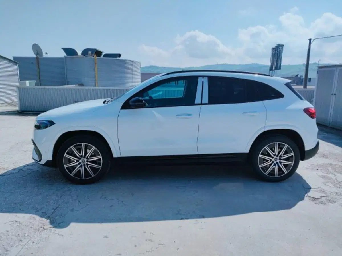 Mercedes-Benz EQA nuova a Teramo (3)