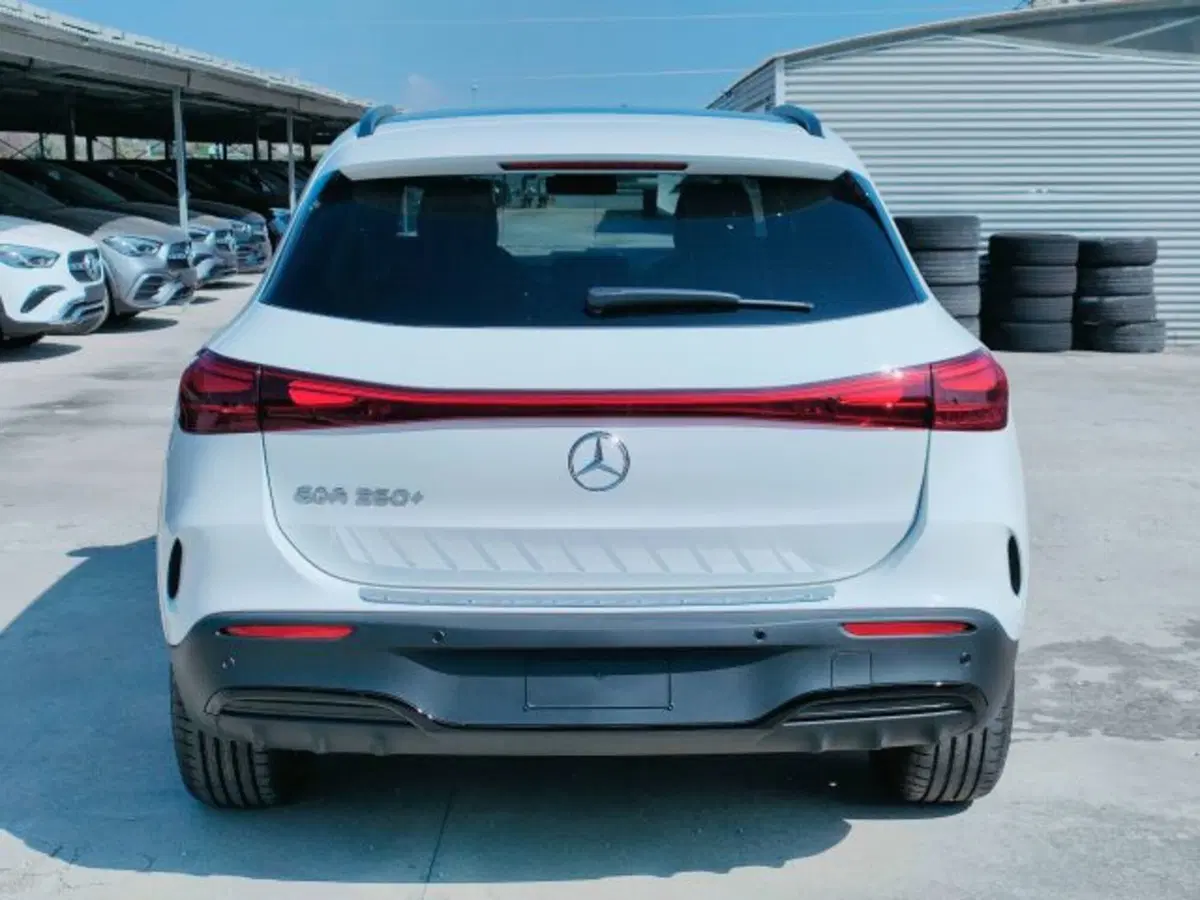 Mercedes-Benz EQA nuova a Teramo (4)