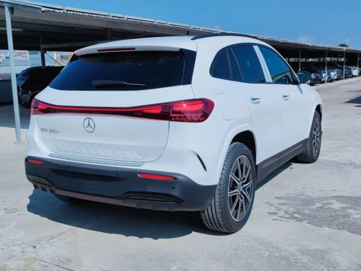 Mercedes-Benz EQA nuova a Teramo (6)