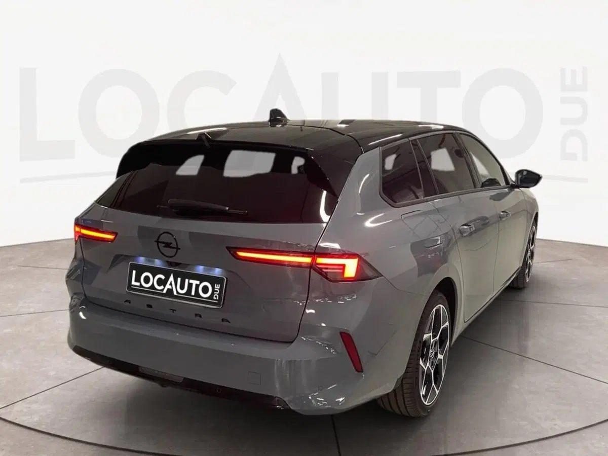 Opel Astra Station Wagon nuova a Torino (4)