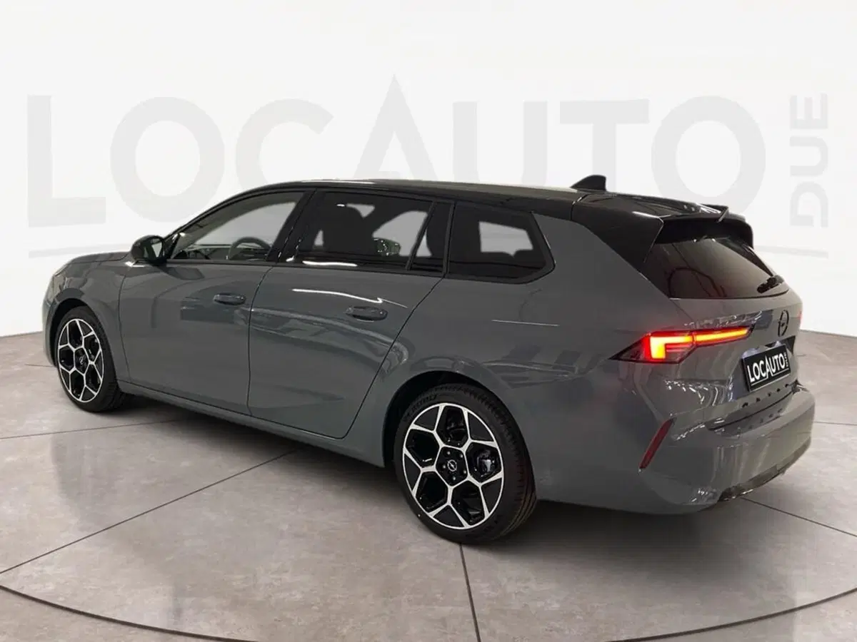 Opel Astra Station Wagon nuova a Torino (5)