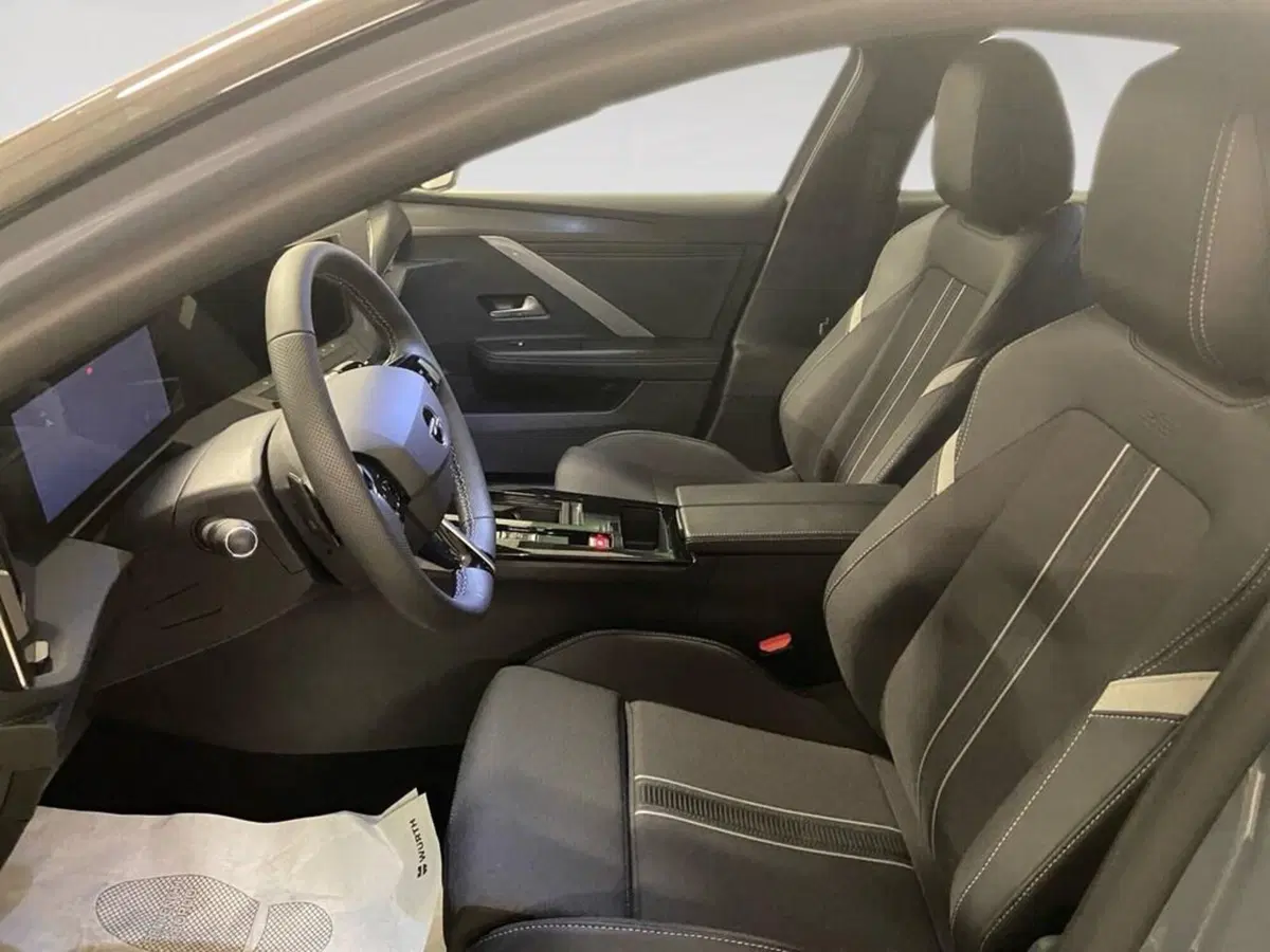 Opel Astra Station Wagon nuova a Torino (7)