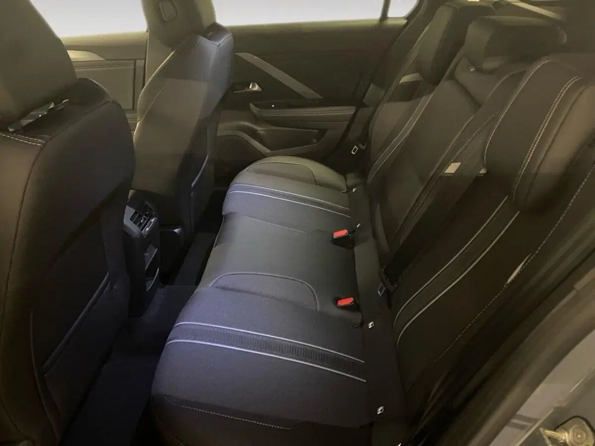 Opel Astra Station Wagon nuova a Torino (8)