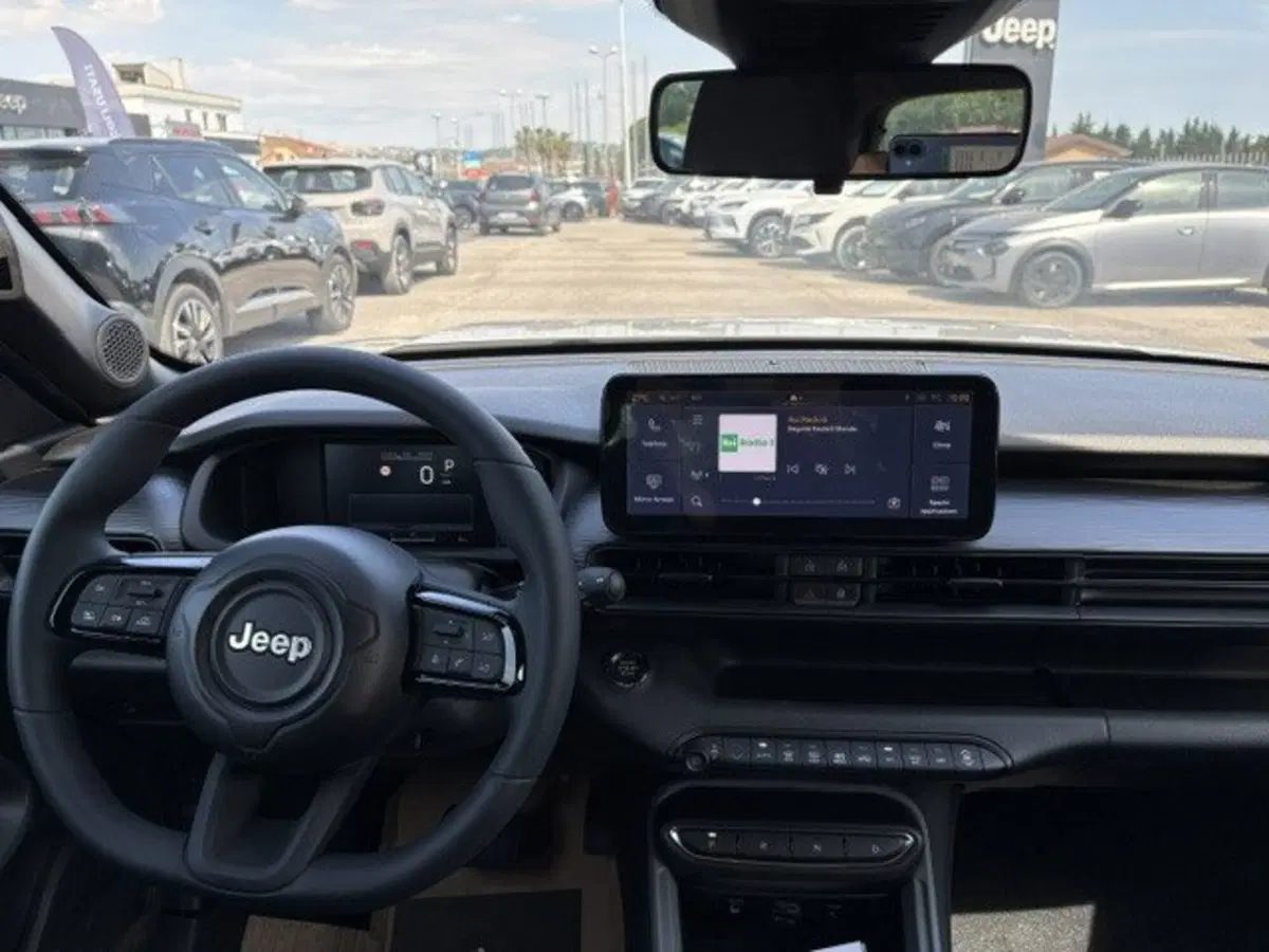 Jeep Avenger nuova a Macerata (12)
