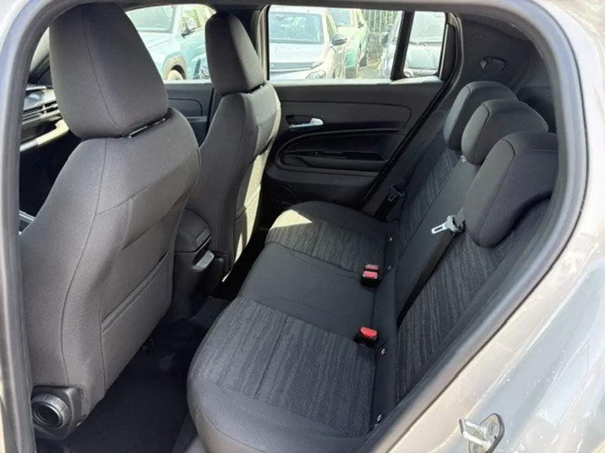 Jeep Avenger nuova a Macerata (13)