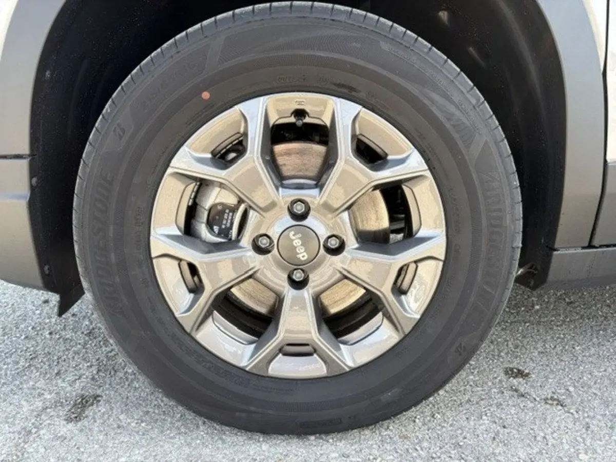 Jeep Avenger nuova a Macerata (9)