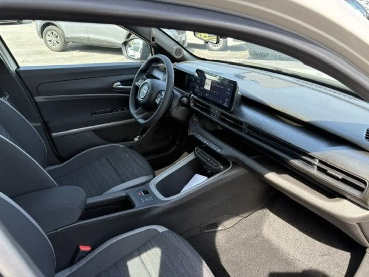 Jeep Avenger nuova a Macerata (11)