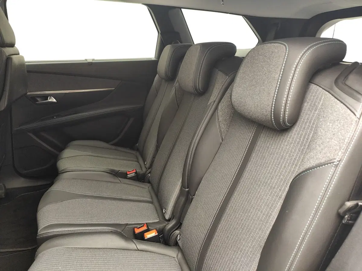 Peugeot 5008 usata a Como (13)