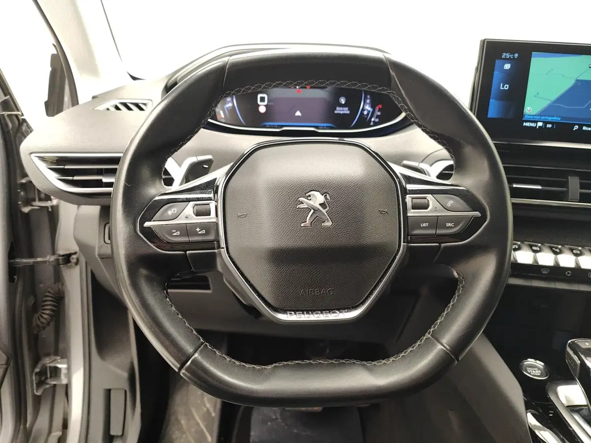 Peugeot 5008 usata a Como (17)