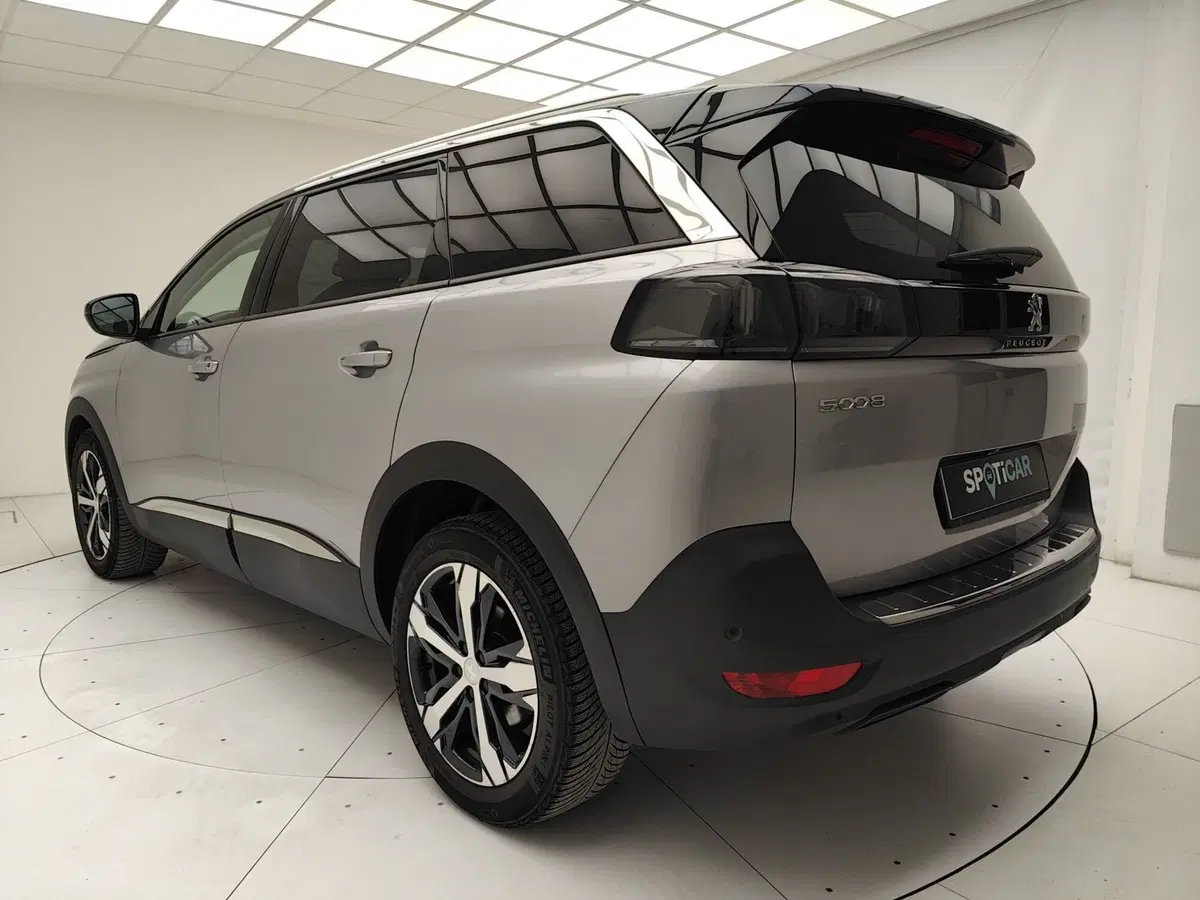 Peugeot 5008 usata a Como (4)