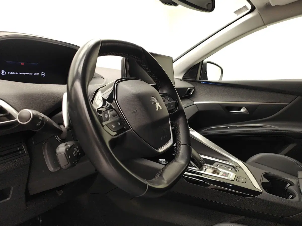 Peugeot 5008 usata a Como (9)