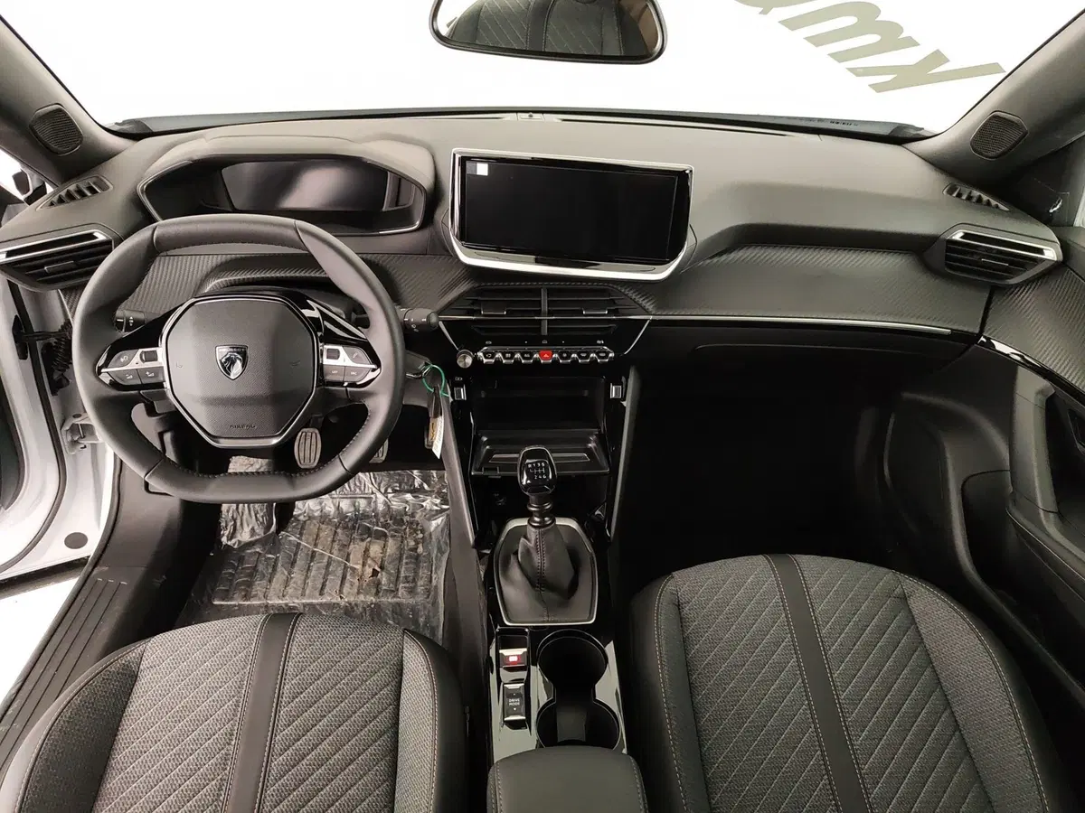 Peugeot 2008 nuova a Caserta (15)