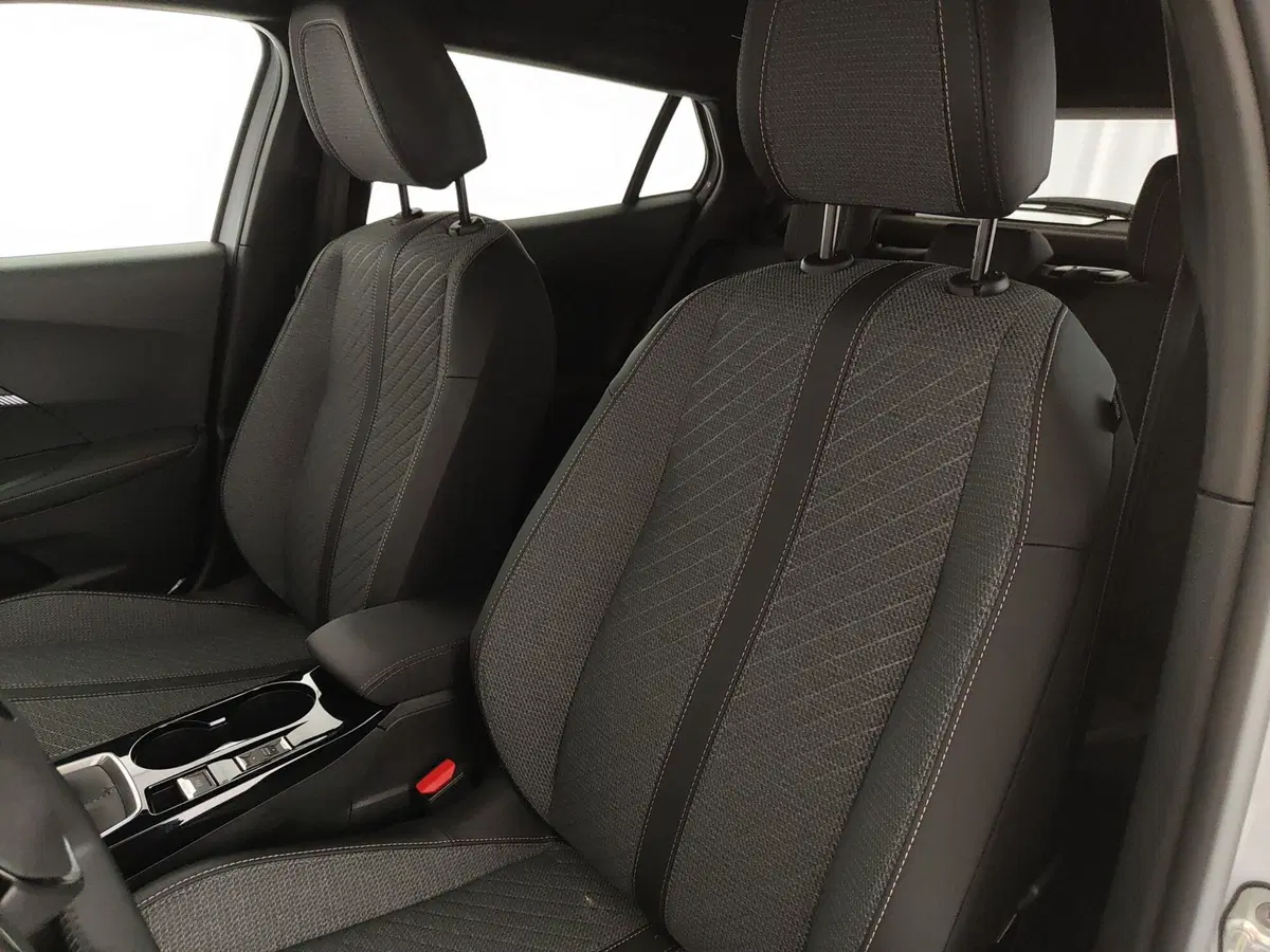 Peugeot 2008 nuova a Caserta (17)