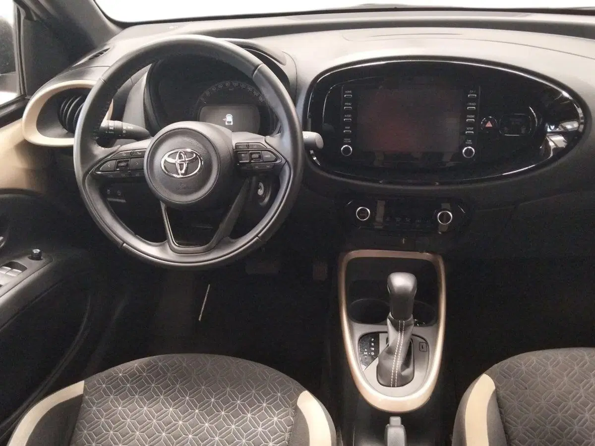 Toyota Aygo X usata a Roma (8)