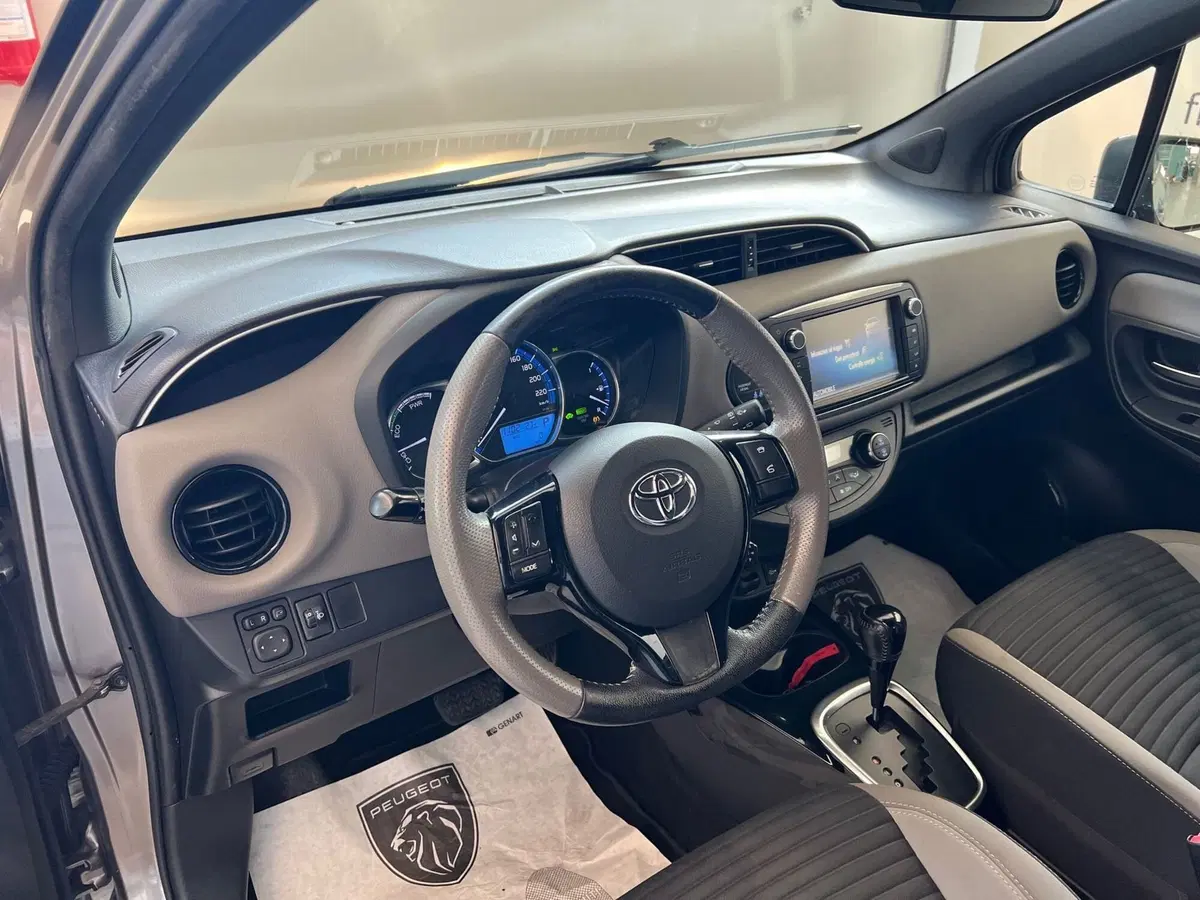 Toyota Yaris usata a Bari (15)