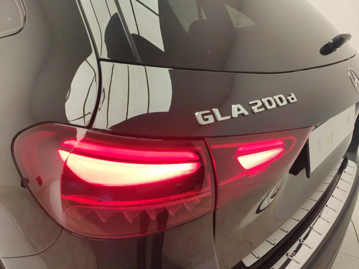 Mercedes-Benz GLA SUV usata a Avellino (14)
