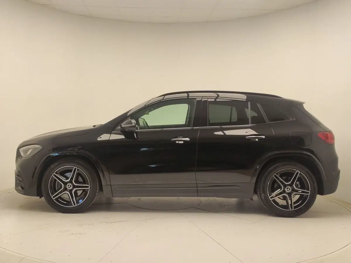 Mercedes-Benz GLA SUV usata a Avellino (4)