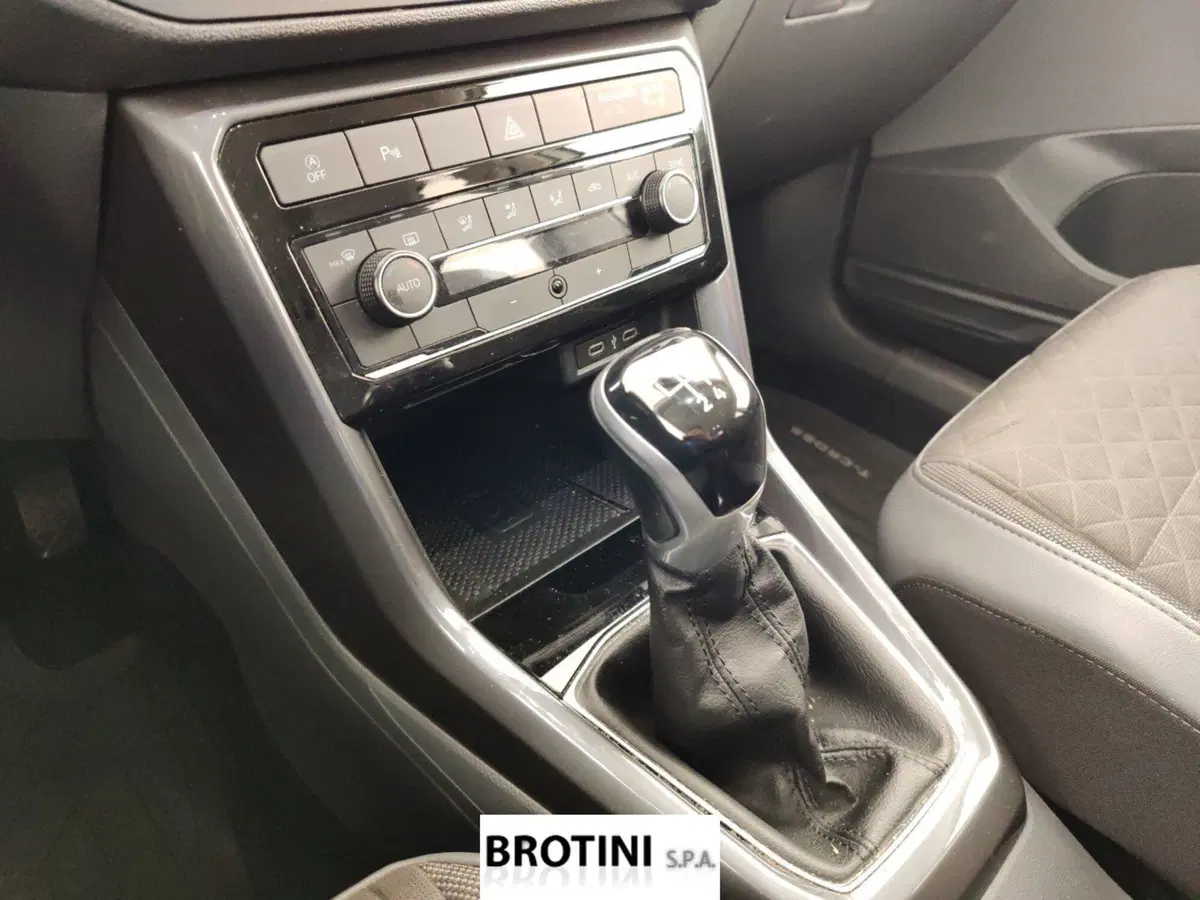 Volkswagen T-Cross usata a Massa-Carrara (11)