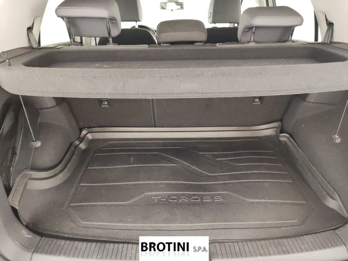 Volkswagen T-Cross usata a Massa-Carrara (15)