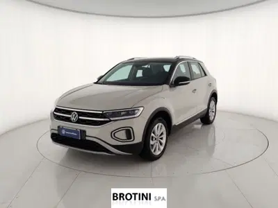 Volkswagen T-Roc 1.5 TSI ACT DSG Style BlueMotion Technology del 2023 usata a Massa