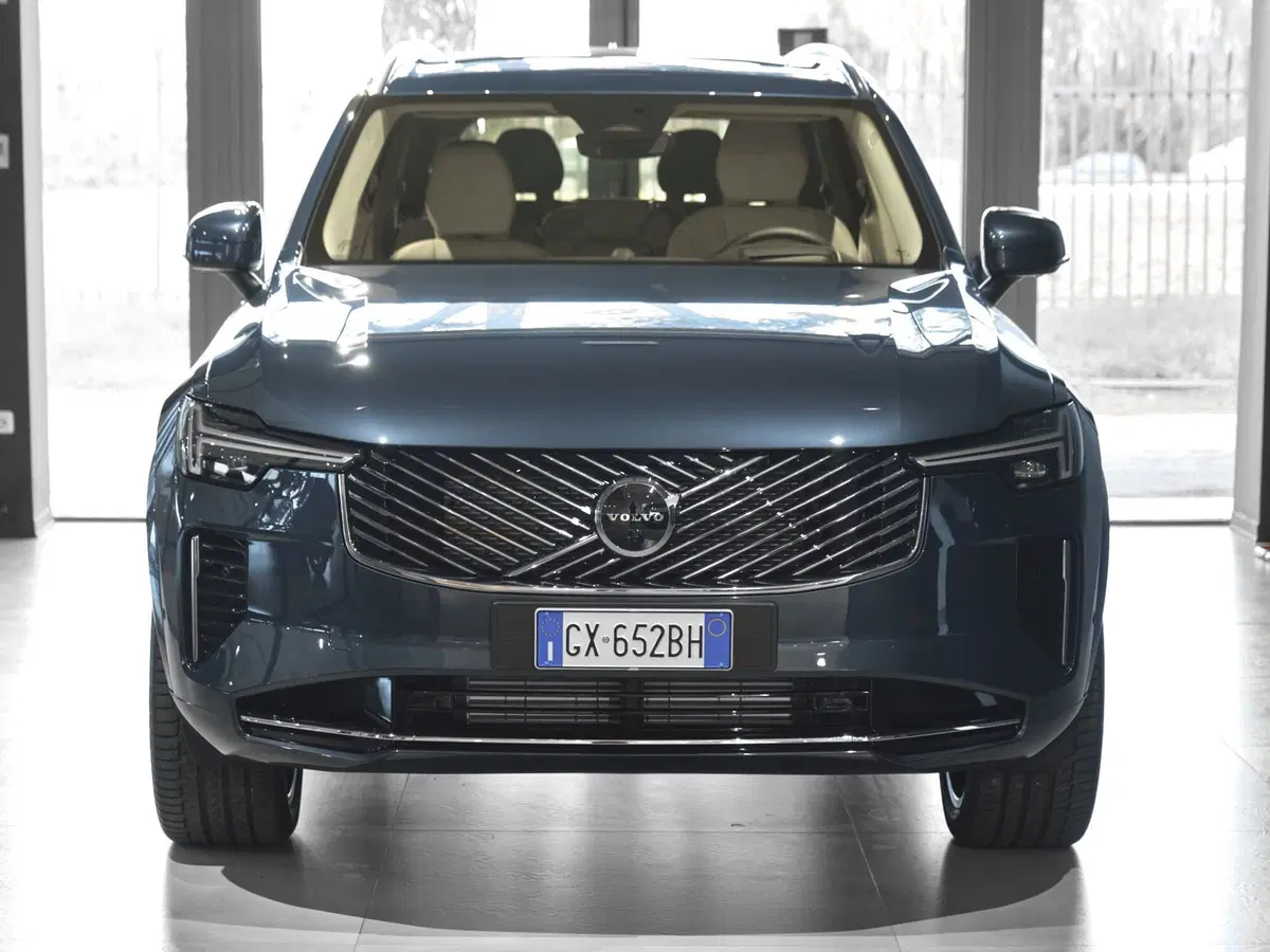 Volvo XC90 nuova a Prato (2)