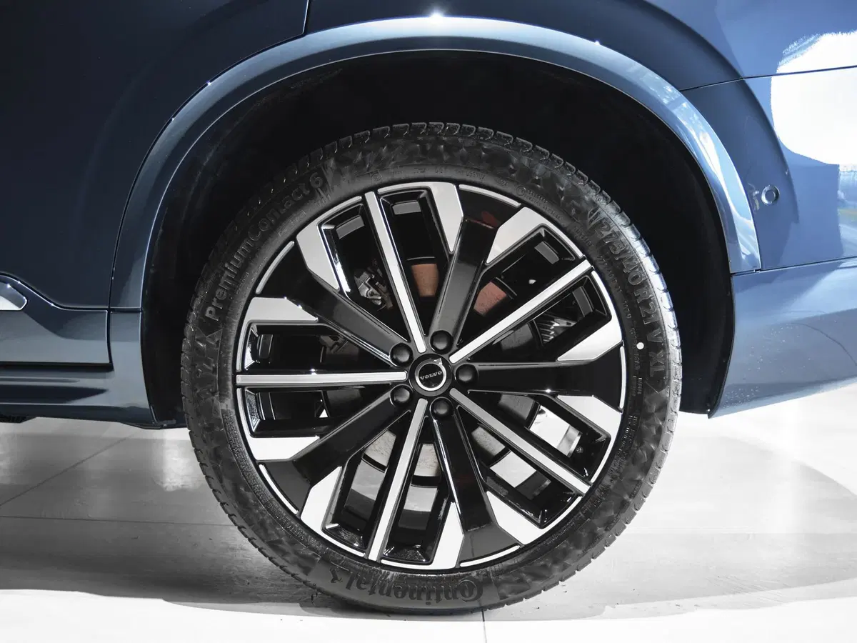 Volvo XC90 nuova a Prato (7)
