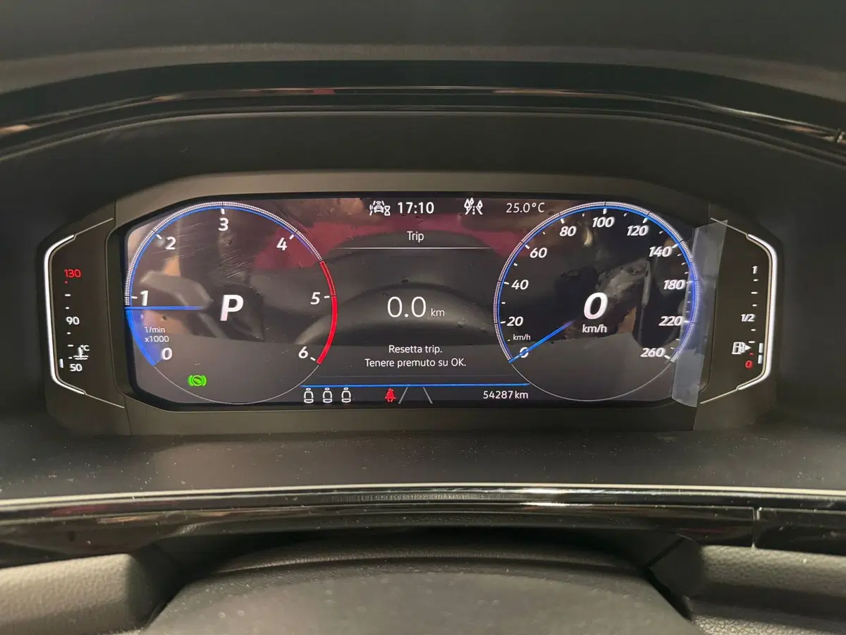 Volkswagen T-Roc usata a Varese (8)