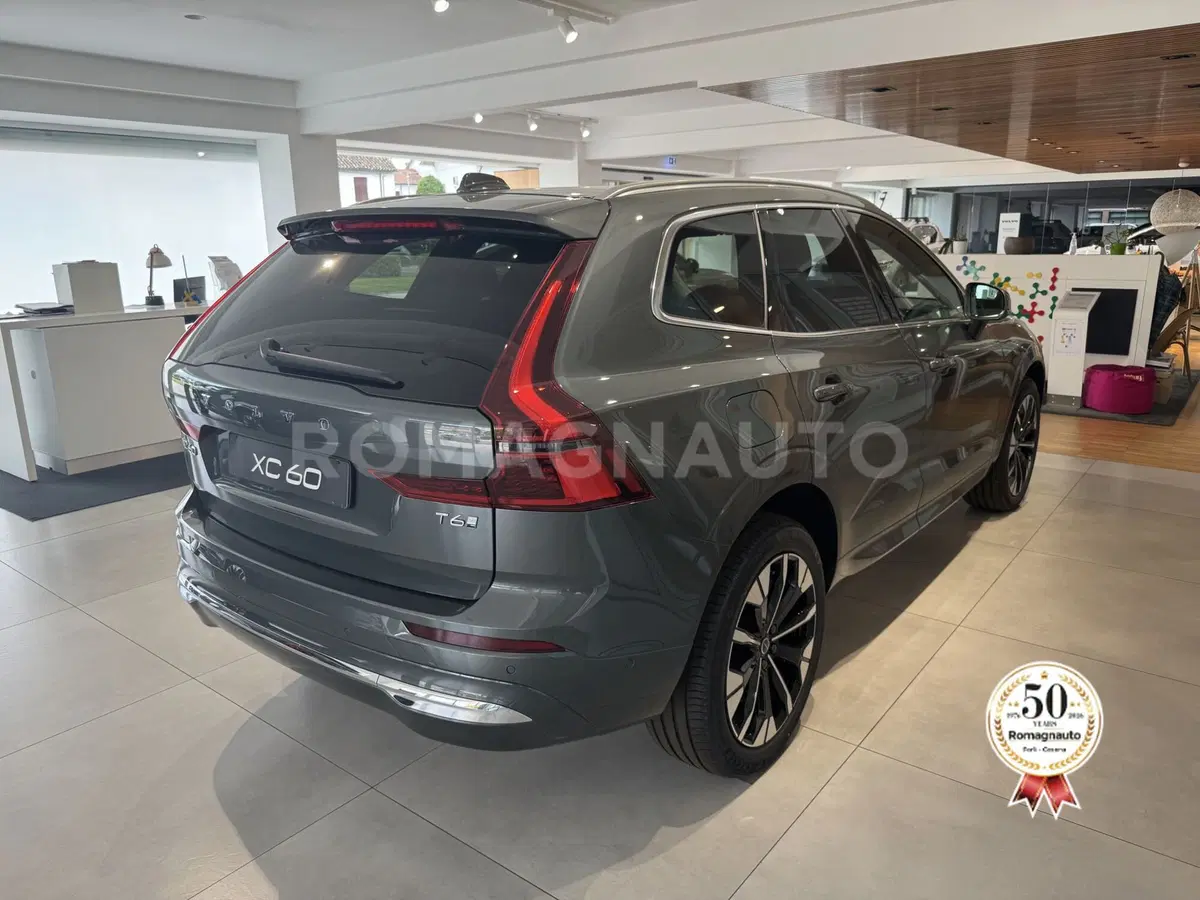 Volvo XC60 nuova a Forlì-Cesena (4)