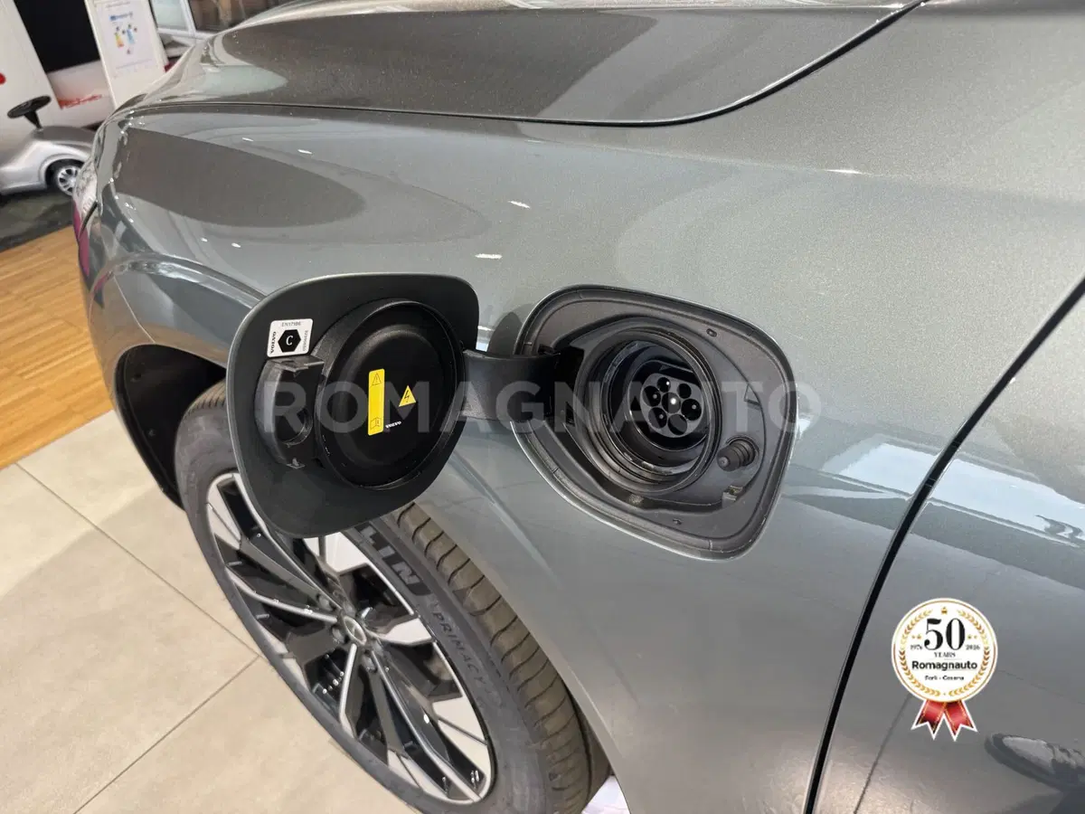 Volvo XC60 nuova a Forlì-Cesena (5)