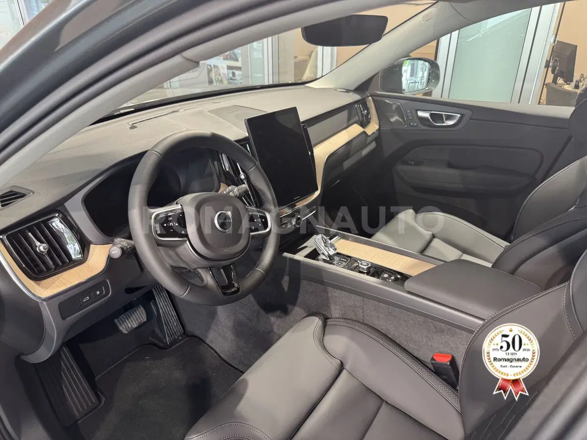 Volvo XC60 nuova a Forlì-Cesena (6)