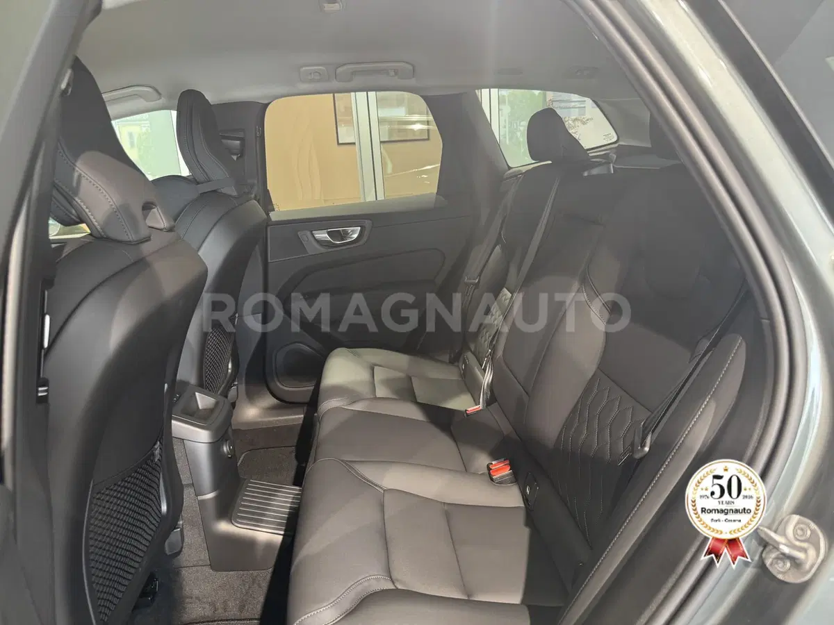 Volvo XC60 nuova a Forlì-Cesena (8)