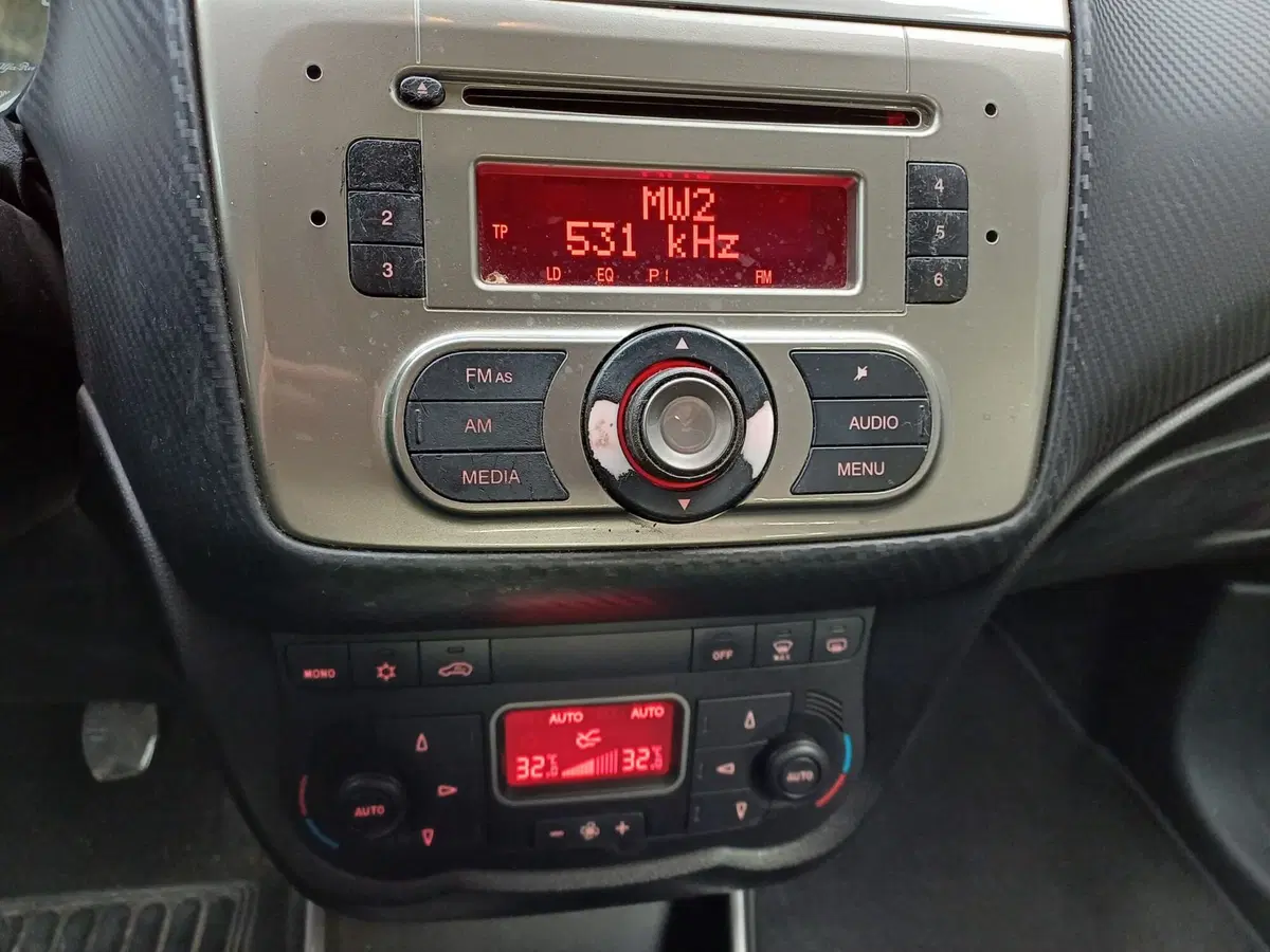 Alfa Romeo MiTo usata a Modena (10)