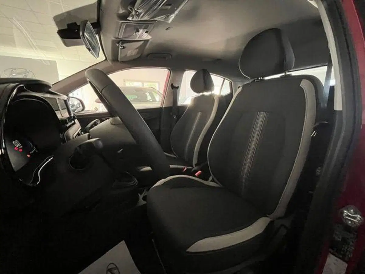 Hyundai i10 nuova a Verbano Cusio Ossola (20)