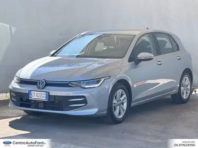 Volkswagen Golf 2.0 TDI SCR Life del 2025 usata a Albano Laziale