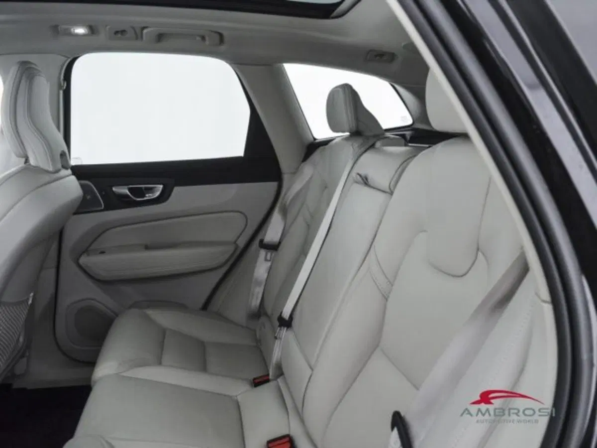 Volvo XC60 usata a Perugia (10)