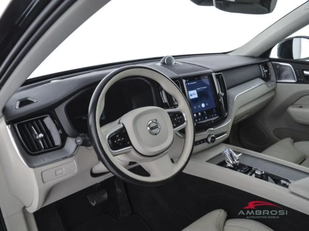 Volvo XC60 usata a Perugia (8)