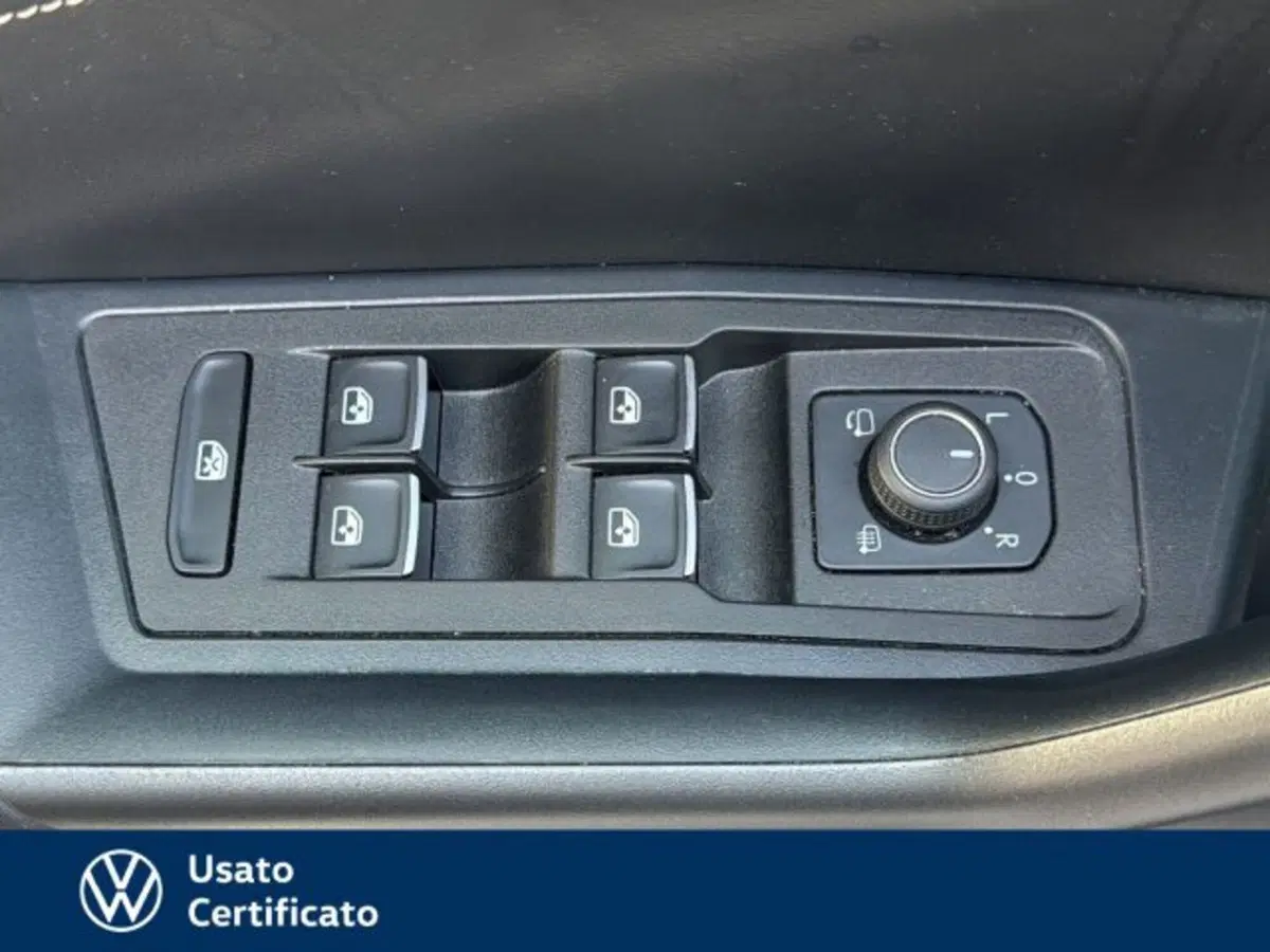 Volkswagen T-Roc usata a Vicenza (12)