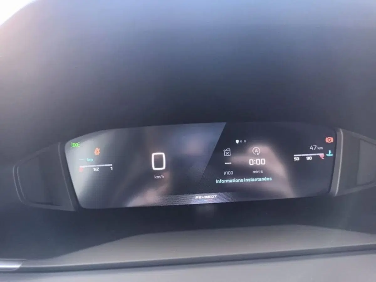 Peugeot 2008 nuova a Bari (11)
