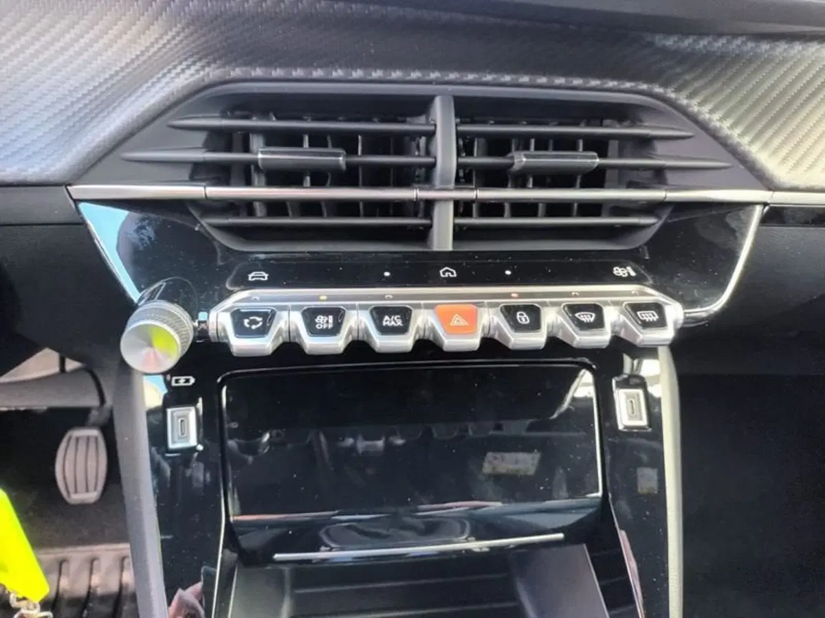 Peugeot 2008 nuova a Bari (13)