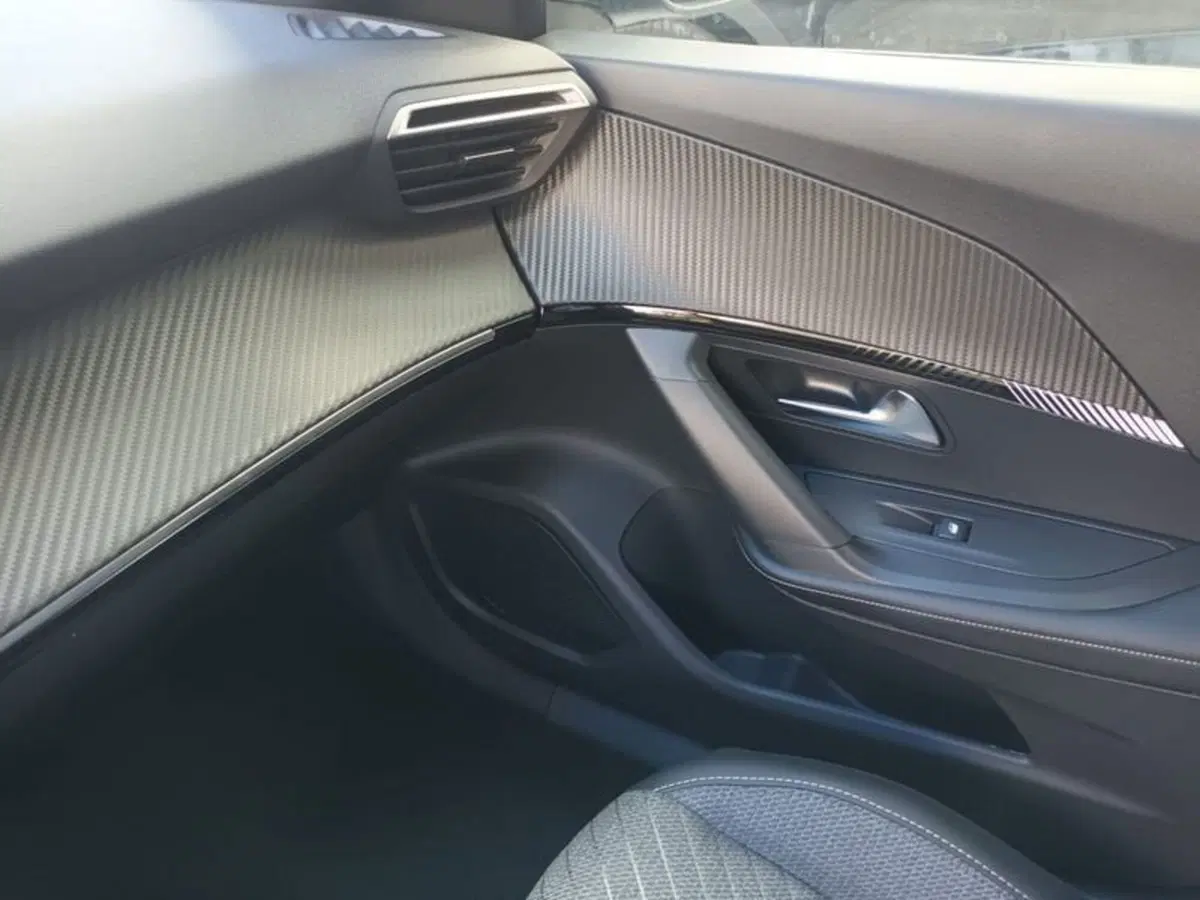 Peugeot 2008 nuova a Bari (15)