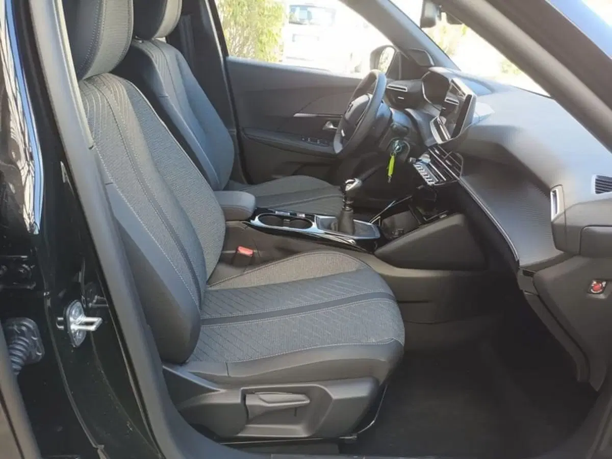 Peugeot 2008 nuova a Bari (16)
