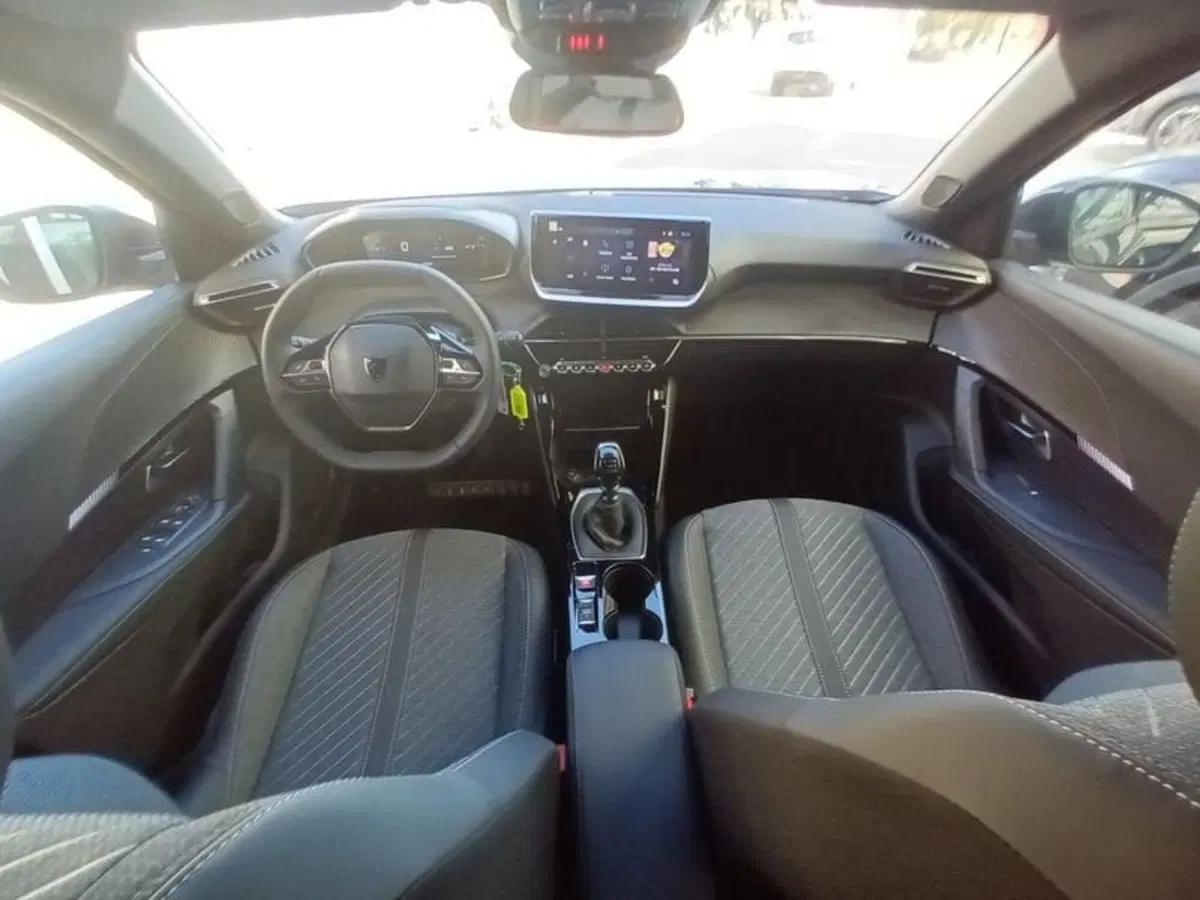 Peugeot 2008 nuova a Bari (17)